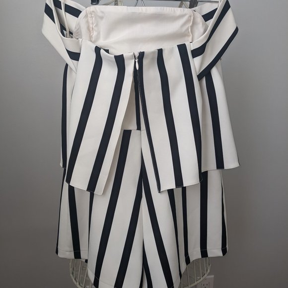 NWT TOPSHOP PETITE OFF-SHOULDER ROMPER - Picture 2 of 7